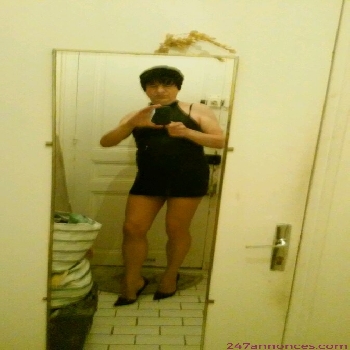 18 Year   Escort delphine IN Paris