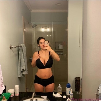 26 Year   Escort Ornella IN La Baule