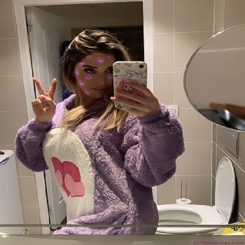 24 Year   Escort Carolinebaby69 IN Ã‰vry