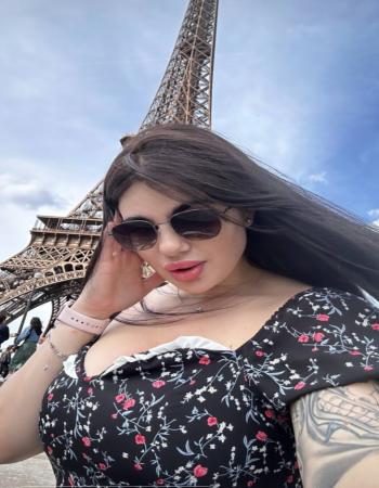  Year MOYEN Bonita Caroliea Escort IN France
