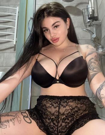 23 Year MOYEN Carolie  Saint-Louis Escort IN France