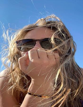 26 Year MOYENNE Calliope Cola Escort IN France