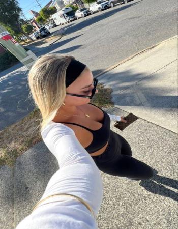 26 Year MOYENNE Chiara Tina Escort IN France