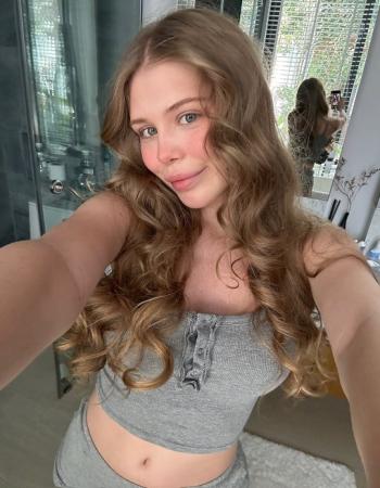26 Year MOYENNE Rose Picard Escort IN France