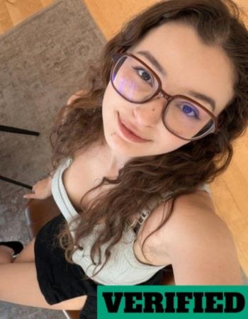 26 Year MOYENNE Zahina Lova Escort IN France