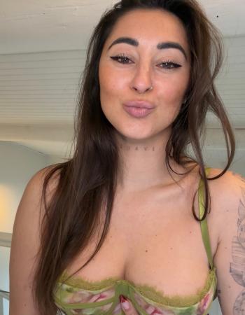 26 Year PULPEUSE Caroline  Vacon Escort IN France