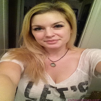 22 Year   Escort Lisa IN Tours